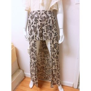 NWOT✨ Skirt with Built in Shorts